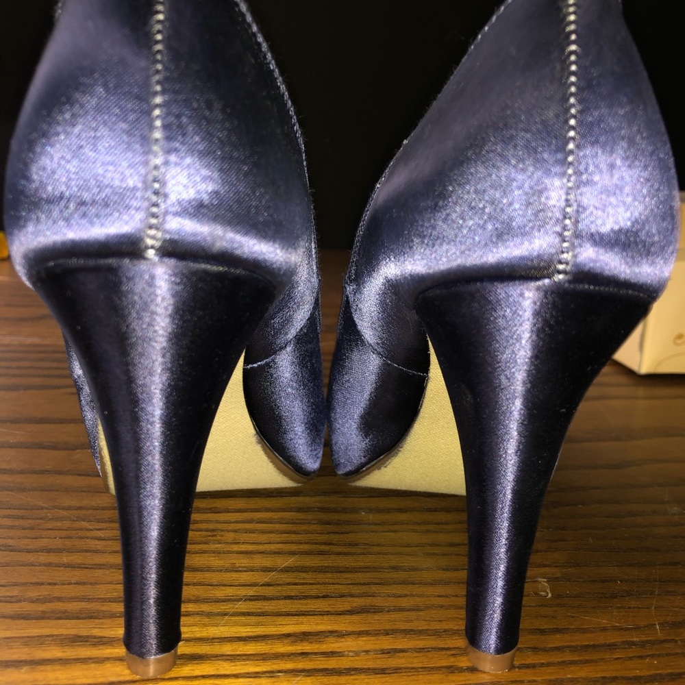 Heels - Picture 3 of 4